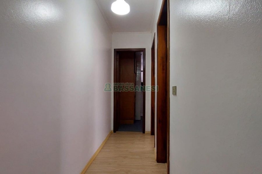 Apartamento com 75m², 2 dormitórios, 1 vaga, no bairro Centro em Caxias do Sul para Alugar