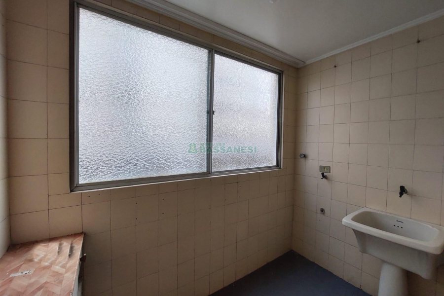 Apartamento com 75m², 2 dormitórios, 1 vaga, no bairro Centro em Caxias do Sul para Alugar