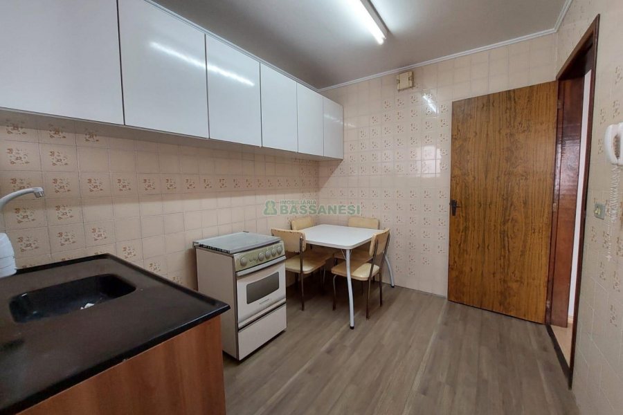 Apartamento com 75m², 2 dormitórios, 1 vaga, no bairro Centro em Caxias do Sul para Alugar