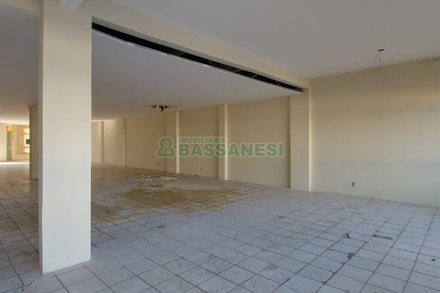 Loja com 320m², no bairro Nossa Senhora de Lourdes em Caxias do Sul para Alugar