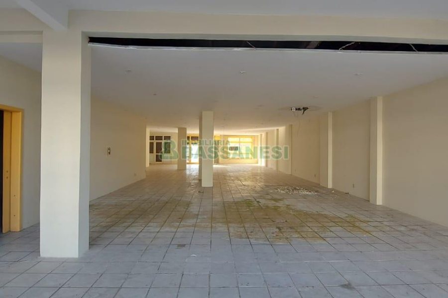 Loja com 320m², no bairro Nossa Senhora de Lourdes em Caxias do Sul para Alugar