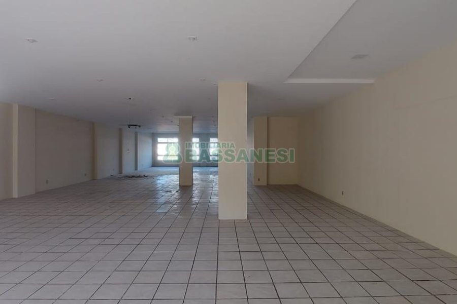 Loja com 320m², no bairro Nossa Senhora de Lourdes em Caxias do Sul para Alugar