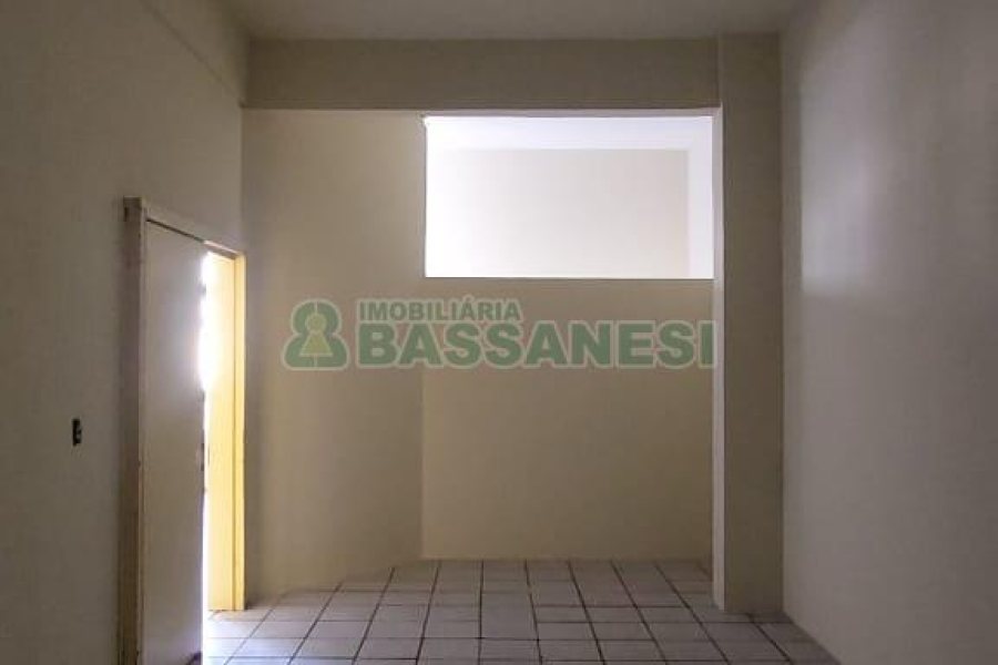 Loja com 320m², no bairro Nossa Senhora de Lourdes em Caxias do Sul para Alugar