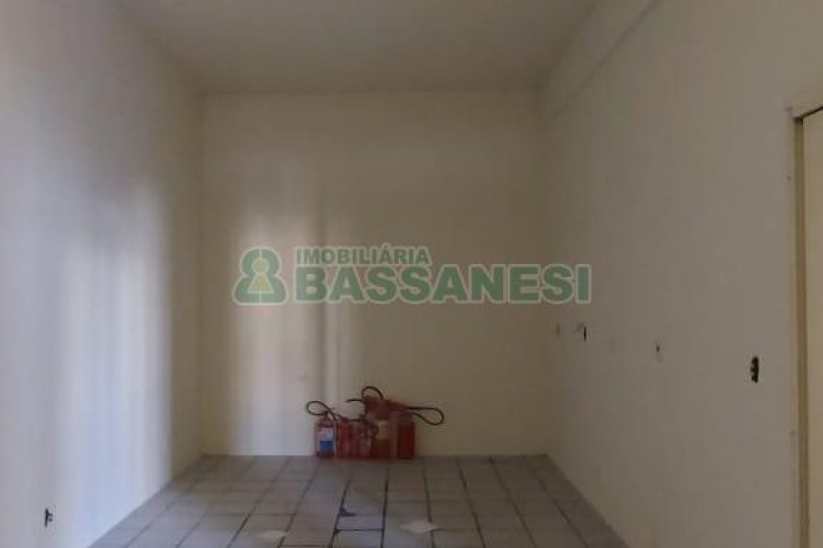 Loja com 320m², no bairro Nossa Senhora de Lourdes em Caxias do Sul para Alugar