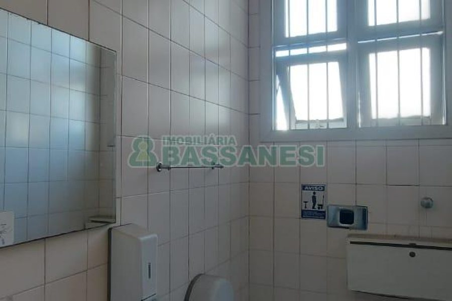 Loja com 320m², no bairro Nossa Senhora de Lourdes em Caxias do Sul para Alugar