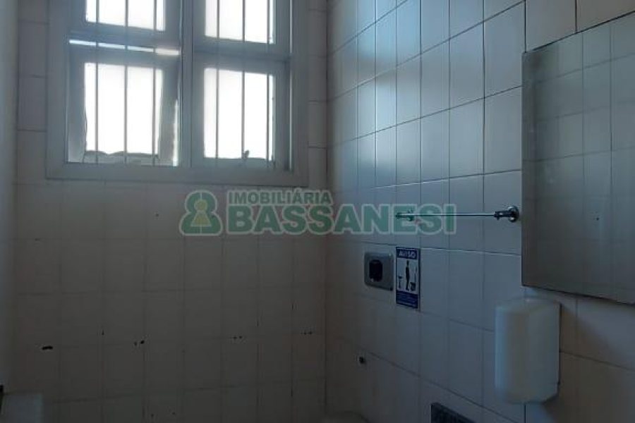 Loja com 320m², no bairro Nossa Senhora de Lourdes em Caxias do Sul para Alugar