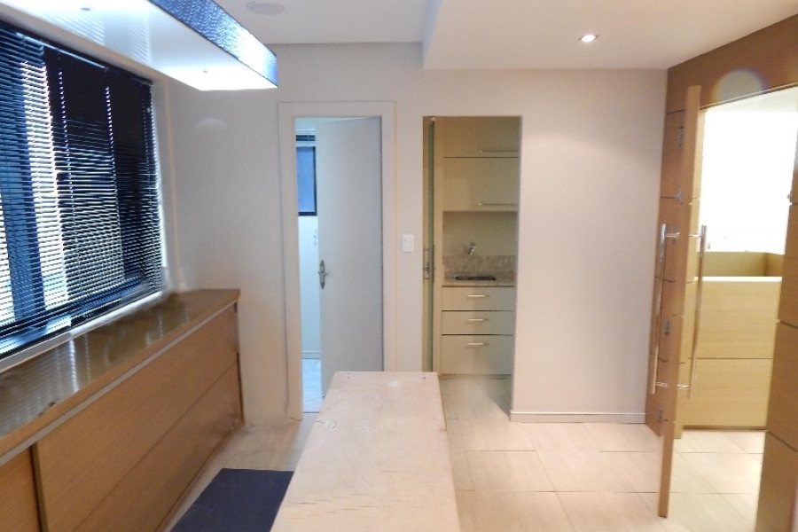 Sala Mobiliada com 48m², no bairro Centro em Caxias do Sul para Comprar