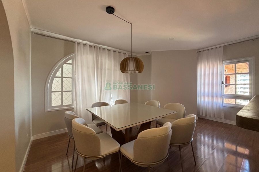 Apto Mobiliado com 300m², 4 dormitórios, 2 vagas, no bairro Jardim América em Caxias do Sul para Alugar ou Comprar