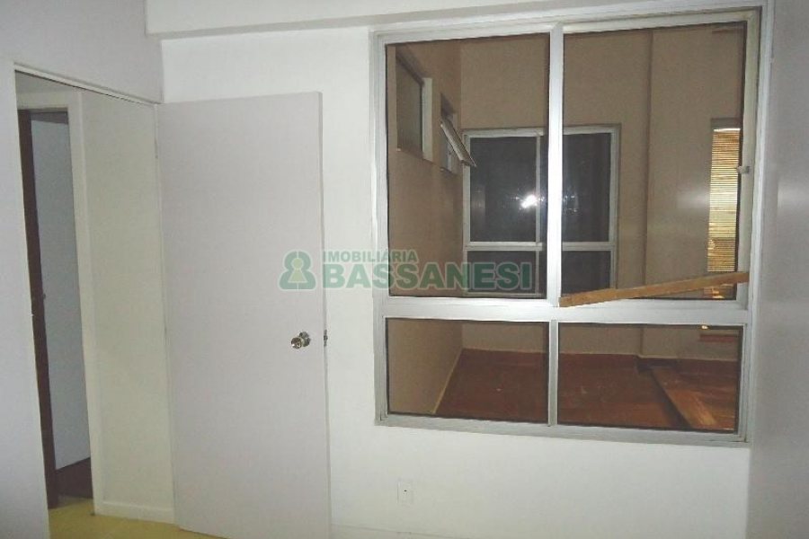 Sala com 20m², no bairro Centro em Caxias do Sul para Alugar
