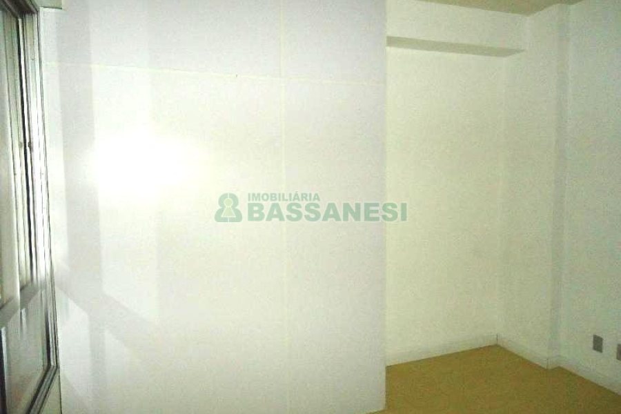 Sala com 20m², no bairro Centro em Caxias do Sul para Alugar