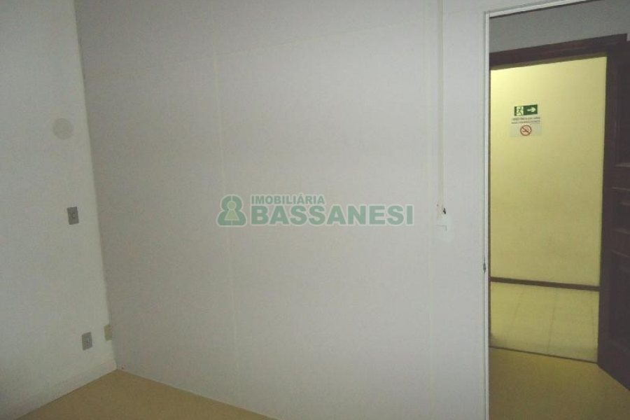 Sala com 20m², no bairro Centro em Caxias do Sul para Alugar