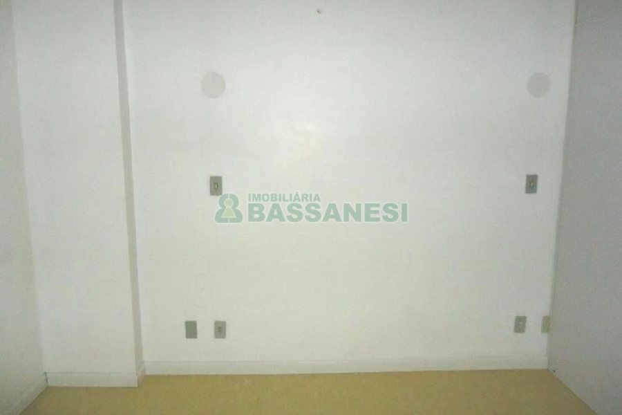 Sala com 20m², no bairro Centro em Caxias do Sul para Alugar