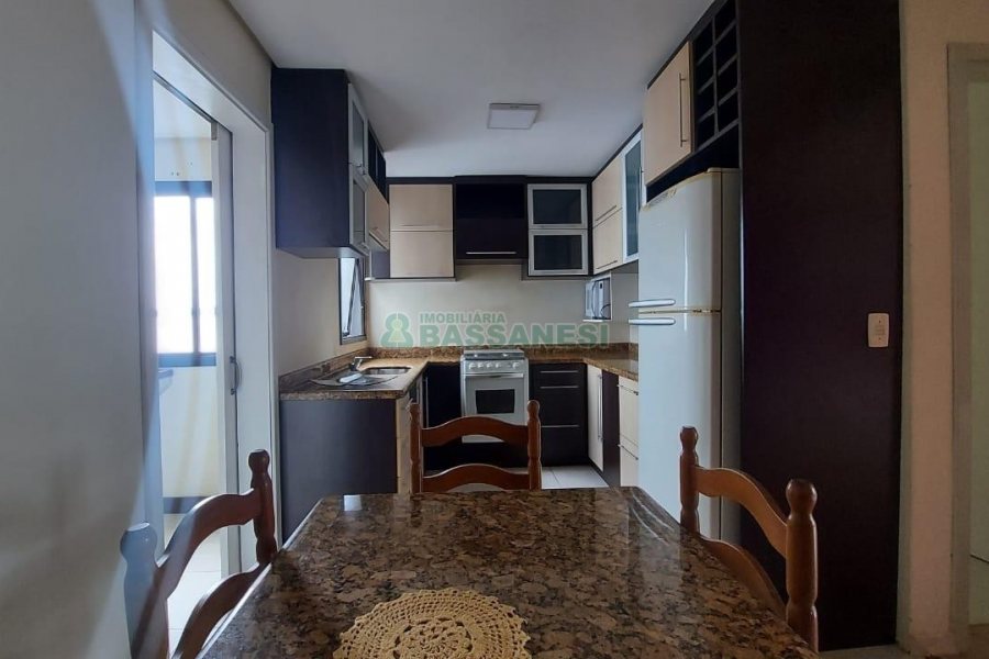 Apto Mobiliado com 100m², 2 dormitórios, 1 vaga, no bairro Sagrada Família em Caxias do Sul para Comprar