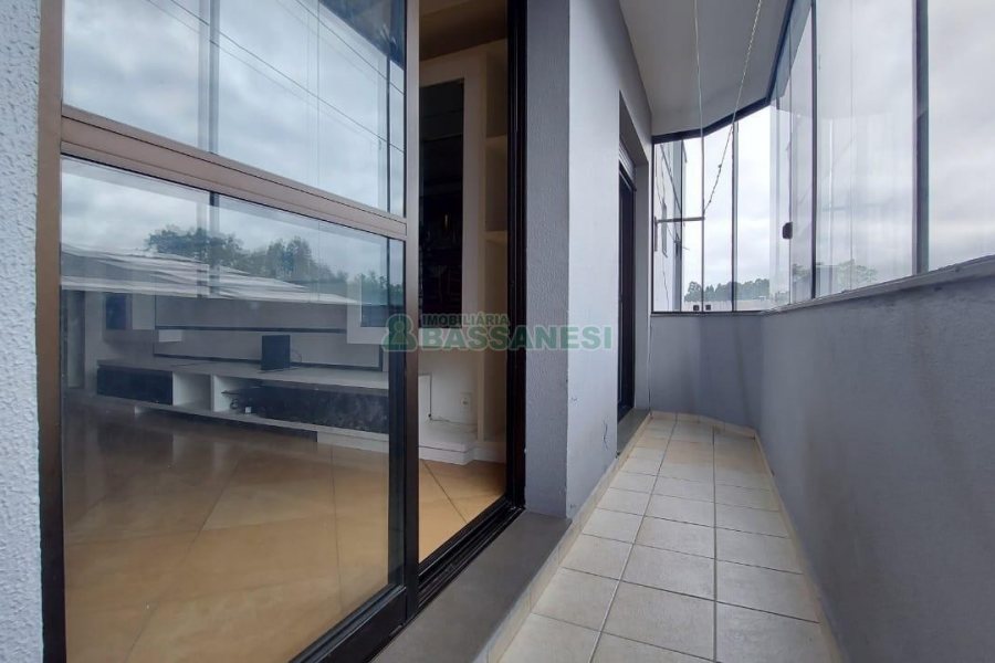 Apto Mobiliado com 100m², 2 dormitórios, 1 vaga, no bairro Sagrada Família em Caxias do Sul para Comprar