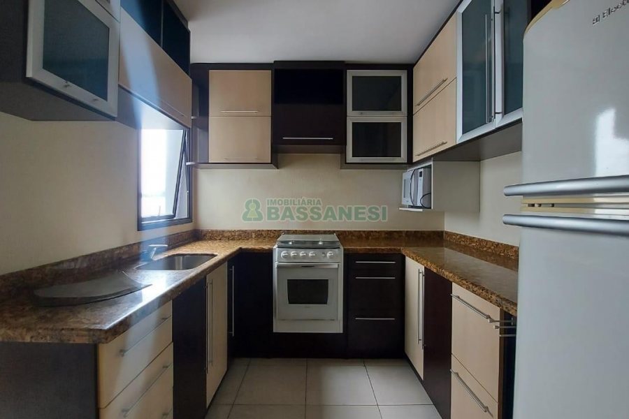 Apto Mobiliado com 100m², 2 dormitórios, 1 vaga, no bairro Sagrada Família em Caxias do Sul para Comprar