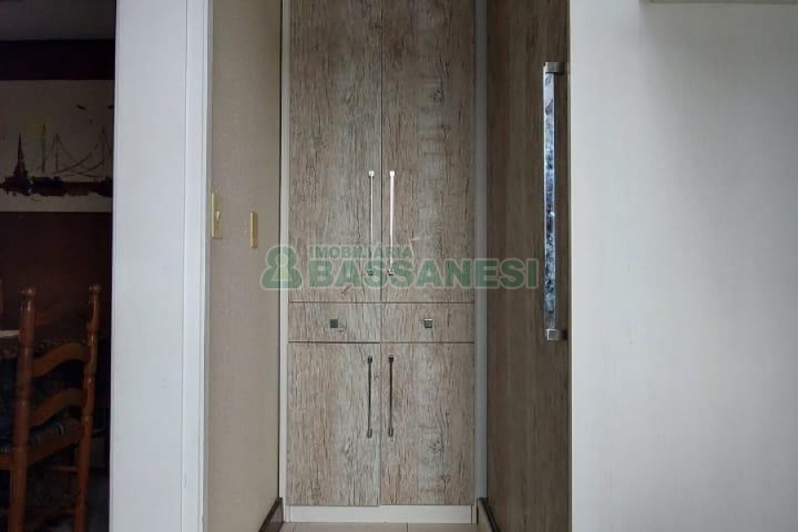 Apto Mobiliado com 100m², 2 dormitórios, 1 vaga, no bairro Sagrada Família em Caxias do Sul para Comprar