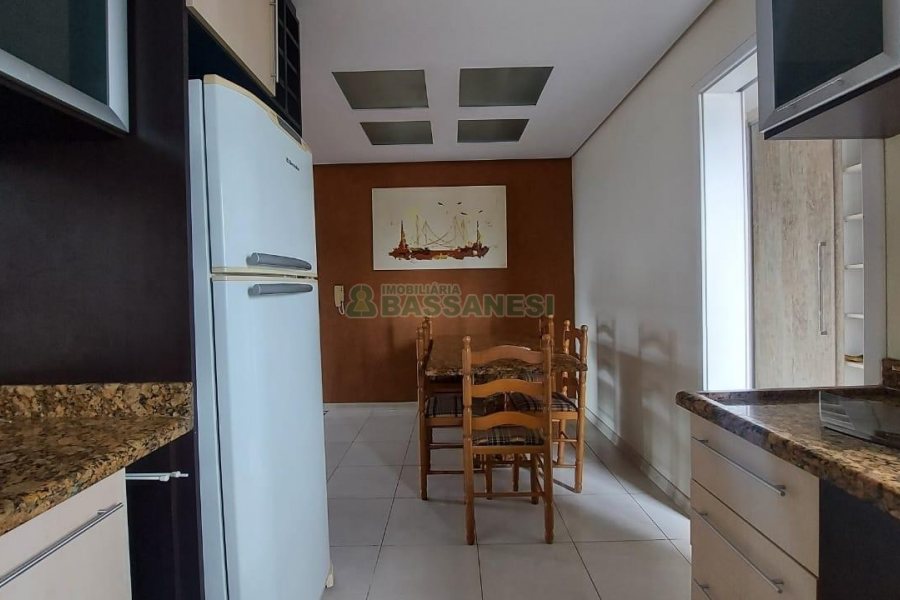 Apto Mobiliado com 100m², 2 dormitórios, 1 vaga, no bairro Sagrada Família em Caxias do Sul para Comprar