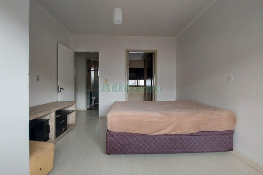 Apto Mobiliado com 100m², 2 dormitórios, 1 vaga, no bairro Sagrada Família em Caxias do Sul para Comprar