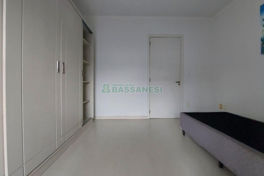 Apto Mobiliado com 100m², 2 dormitórios, 1 vaga, no bairro Sagrada Família em Caxias do Sul para Comprar