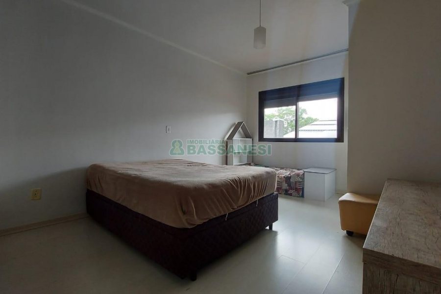 Apto Mobiliado com 100m², 2 dormitórios, 1 vaga, no bairro Sagrada Família em Caxias do Sul para Comprar