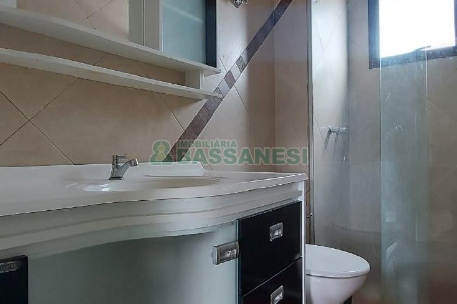 Apto Mobiliado com 100m², 2 dormitórios, 1 vaga, no bairro Sagrada Família em Caxias do Sul para Comprar