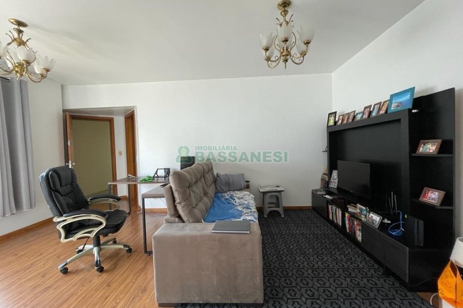 Apto Mobiliado com 93m², 3 dormitórios, 1 vaga, no bairro São Pelegrino em Caxias do Sul para Comprar