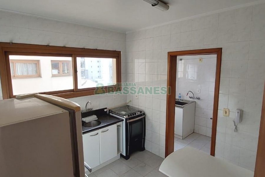 Apto Mobiliado com 93m², 3 dormitórios, 1 vaga, no bairro São Pelegrino em Caxias do Sul para Comprar