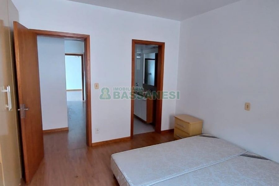 Apto Mobiliado com 93m², 3 dormitórios, 1 vaga, no bairro São Pelegrino em Caxias do Sul para Comprar