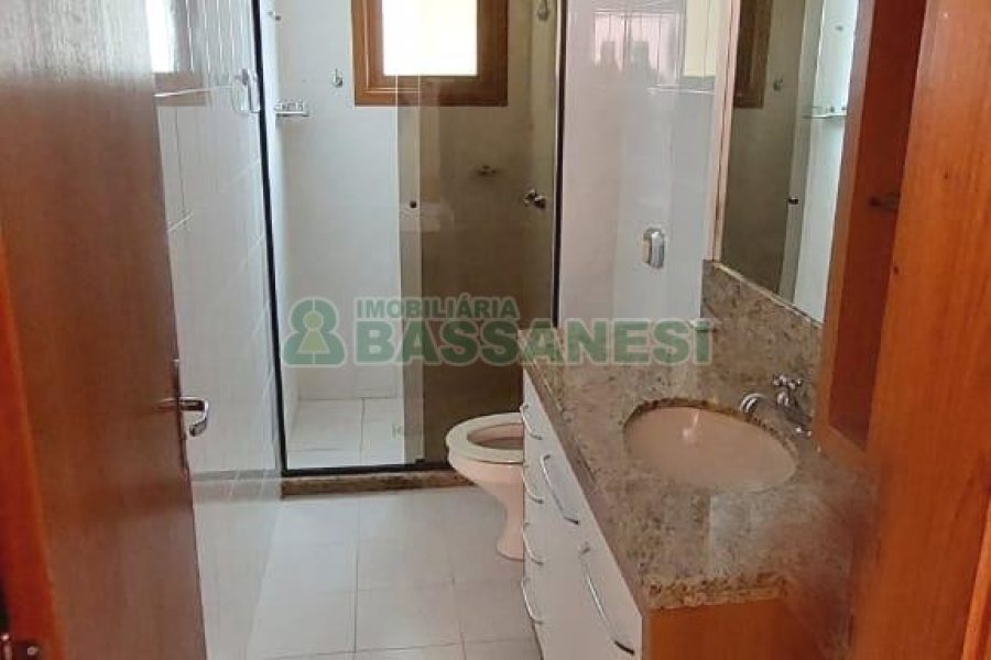 Apto Mobiliado com 93m², 3 dormitórios, 1 vaga, no bairro São Pelegrino em Caxias do Sul para Comprar