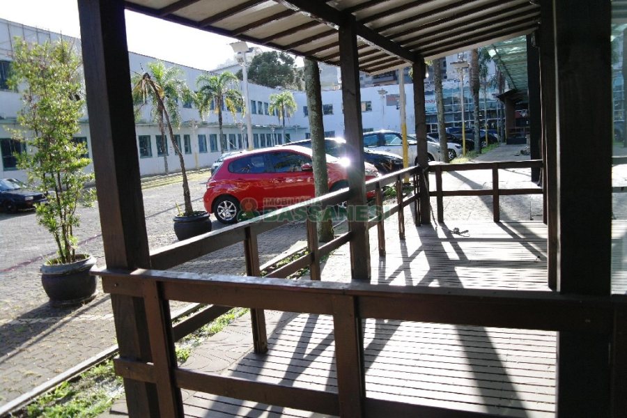 Loja com 360m², no bairro São Pelegrino em Caxias do Sul para Alugar