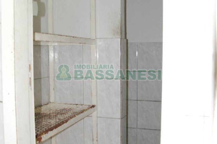 Loja com 360m², no bairro São Pelegrino em Caxias do Sul para Alugar