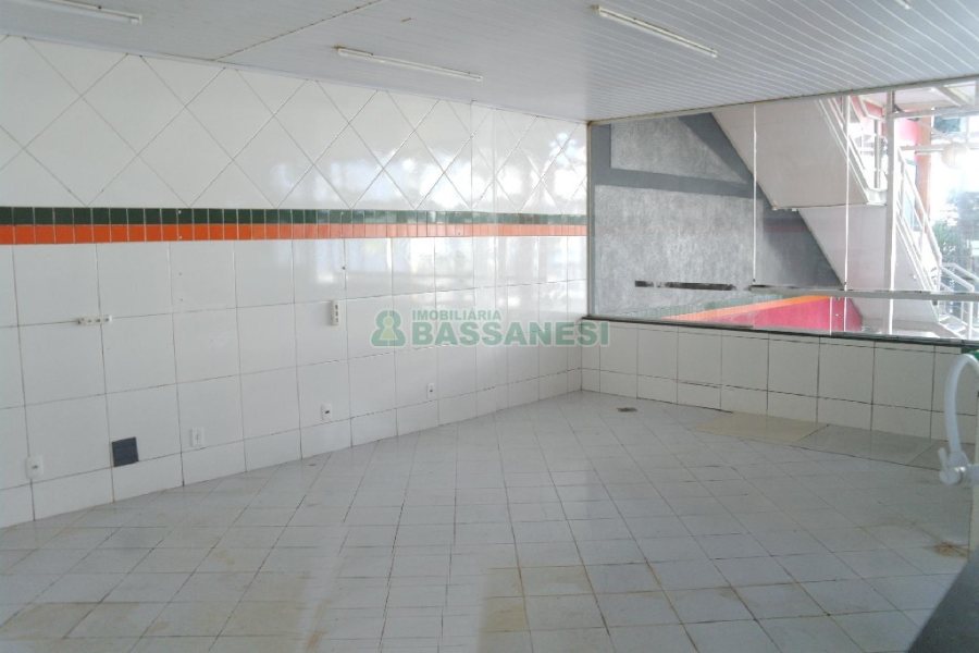 Loja com 360m², no bairro São Pelegrino em Caxias do Sul para Alugar