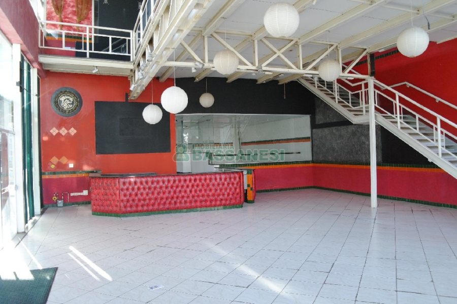 Loja com 360m², no bairro São Pelegrino em Caxias do Sul para Alugar