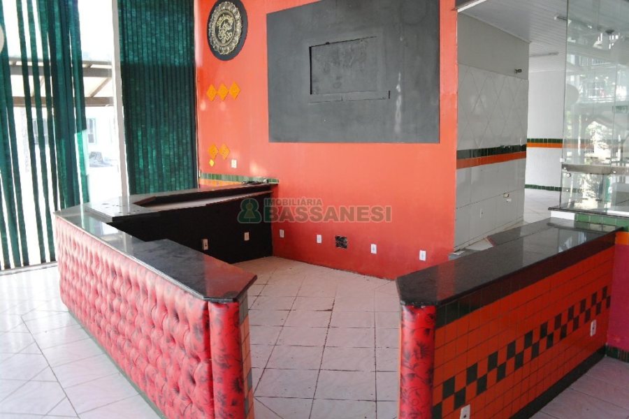 Loja com 360m², no bairro São Pelegrino em Caxias do Sul para Alugar