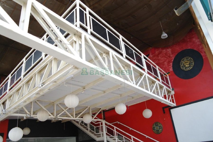 Loja com 360m², no bairro São Pelegrino em Caxias do Sul para Alugar