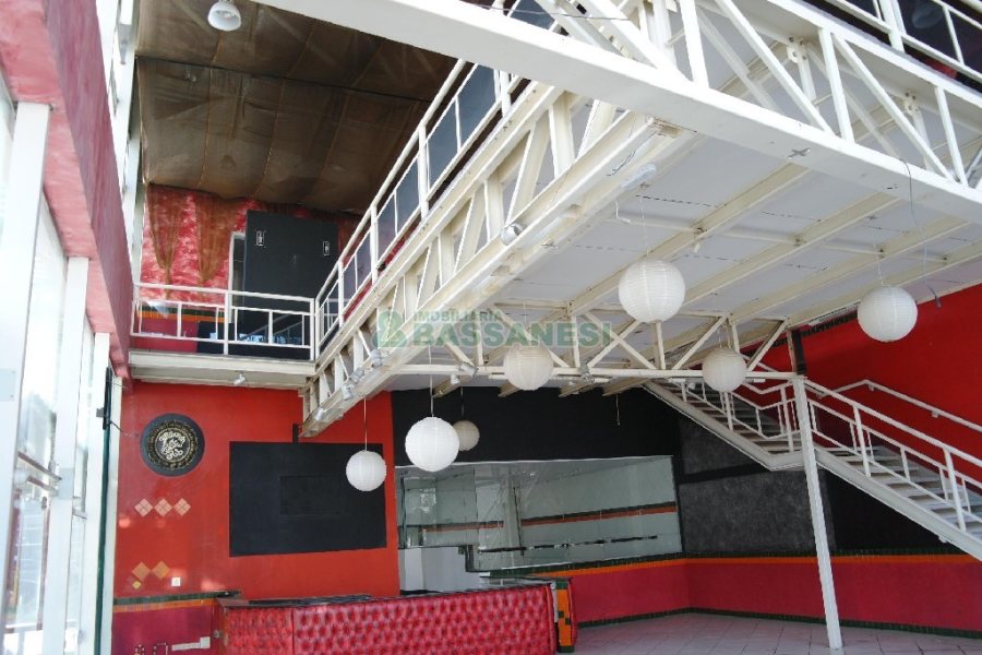 Loja com 360m², no bairro São Pelegrino em Caxias do Sul para Alugar