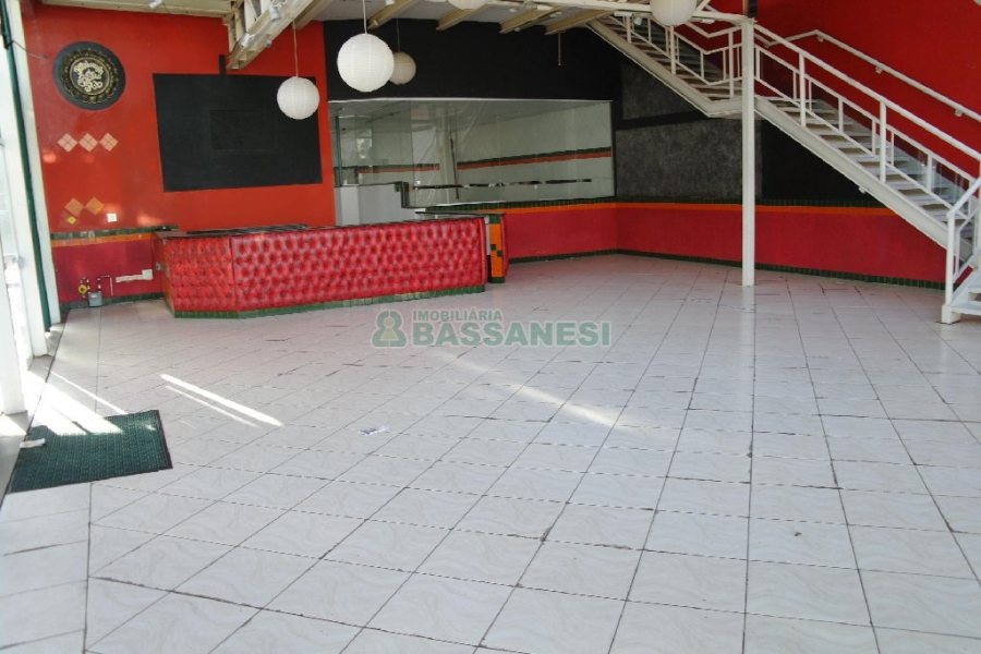 Loja com 360m², no bairro São Pelegrino em Caxias do Sul para Alugar
