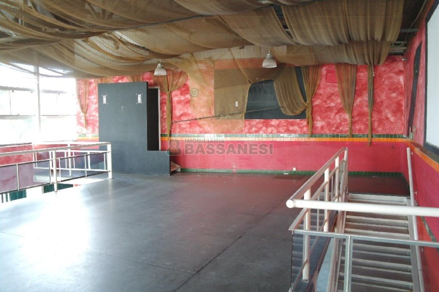 Loja com 360m², no bairro São Pelegrino em Caxias do Sul para Alugar