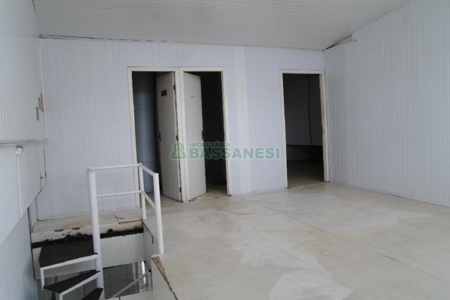 Loja com 360m², no bairro São Pelegrino em Caxias do Sul para Alugar