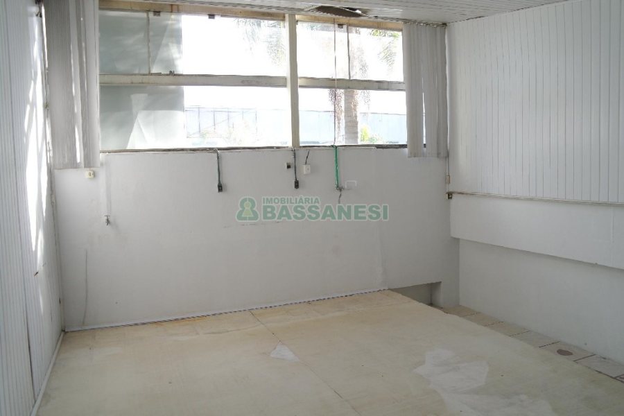 Loja com 360m², no bairro São Pelegrino em Caxias do Sul para Alugar