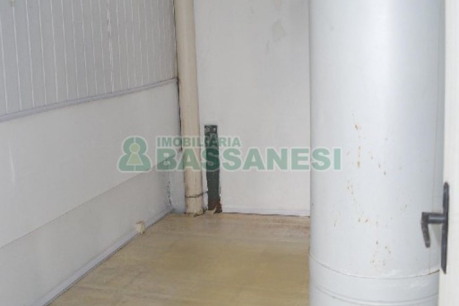 Loja com 360m², no bairro São Pelegrino em Caxias do Sul para Alugar