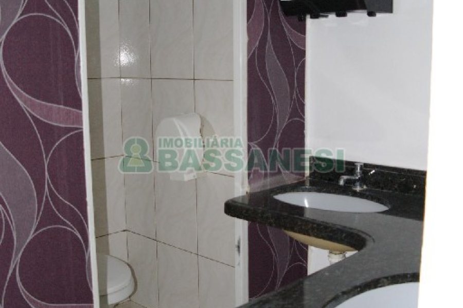 Loja com 360m², no bairro São Pelegrino em Caxias do Sul para Alugar