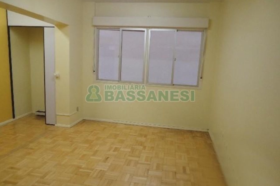 Sala com 30m², no bairro Centro em Caxias do Sul para Alugar
