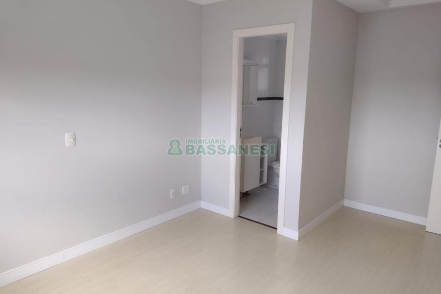 Apartamento com 66m², 2 dormitórios, 2 vagas, no bairro Interlagos em Caxias do Sul para Alugar