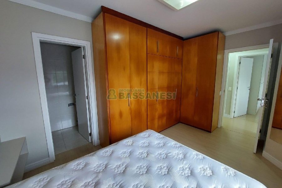 Apto Mobiliado com 95m², 3 dormitórios, 2 vagas, no bairro Cinqüentenário em Caxias do Sul para Comprar