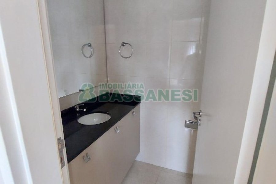 Apto Mobiliado com 95m², 3 dormitórios, 2 vagas, no bairro Cinqüentenário em Caxias do Sul para Comprar