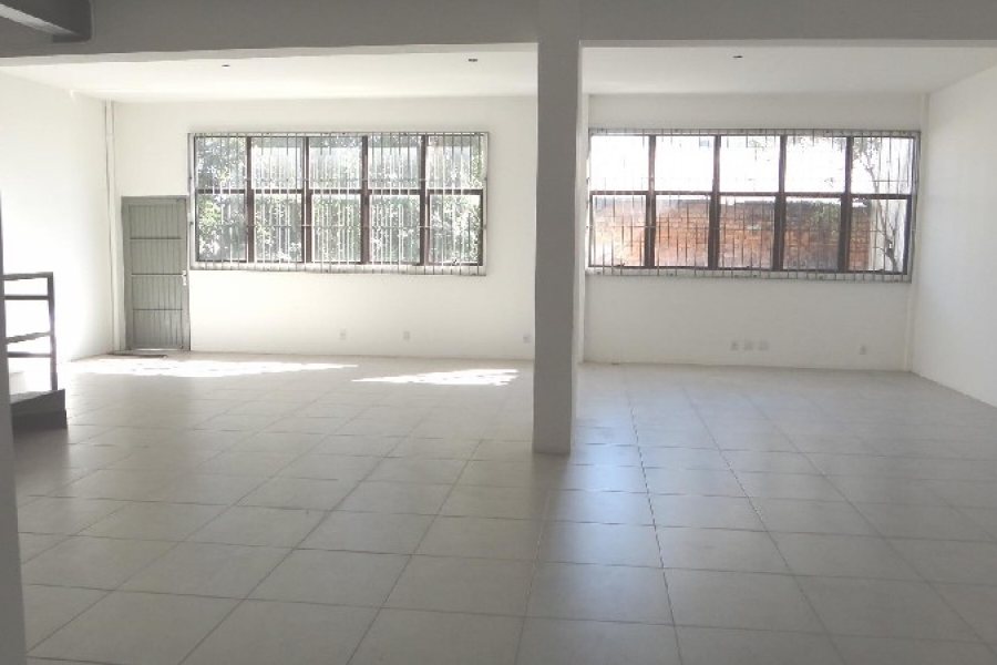 Loja com 484m², 1 vaga, no bairro Pio X em Caxias do Sul para Alugar