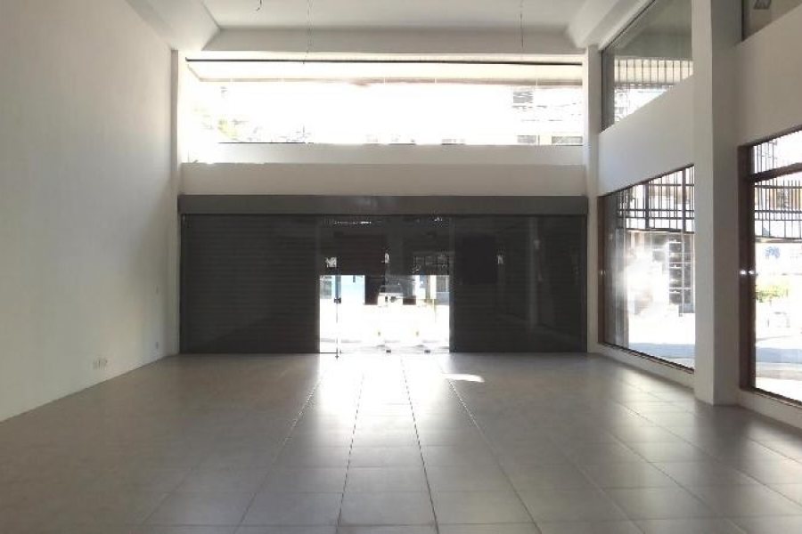 Loja com 484m², 1 vaga, no bairro Pio X em Caxias do Sul para Alugar