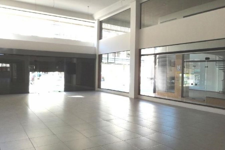 Loja com 484m², 1 vaga, no bairro Pio X em Caxias do Sul para Alugar