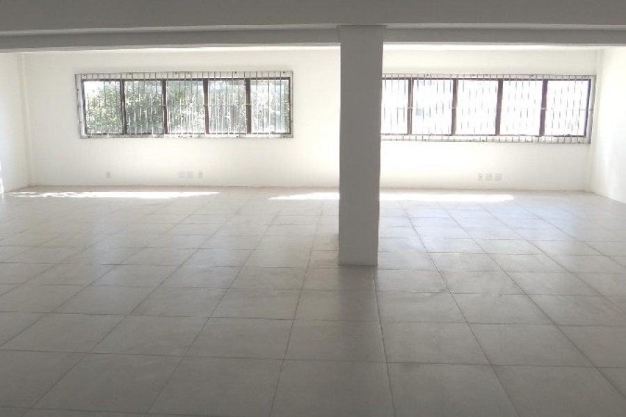 Loja com 484m², 1 vaga, no bairro Pio X em Caxias do Sul para Alugar